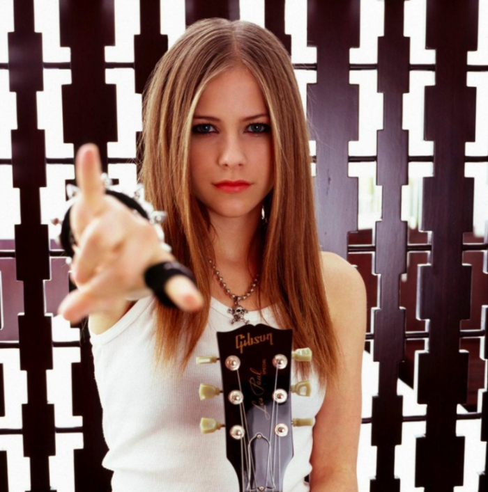 Avrila Laviņe iekaro pasauli ar savu debijas albumu.