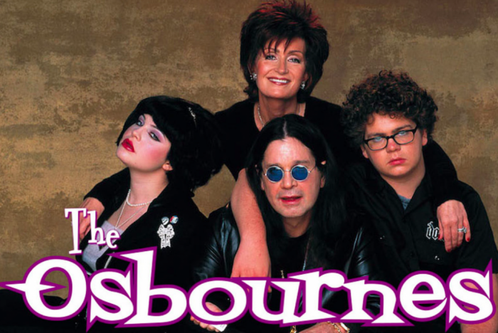 MTV izlaiž populāro šovu "The Osbournes".