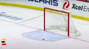 VIDEO: NHL spēlētājs episki iemet ripu SAVOS VĀRTOS. Mācība uz mūžu!